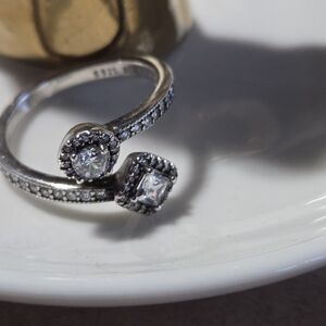 Abstract Elegance Pandora Sterling Silver Ring with Clear Stones Size 7